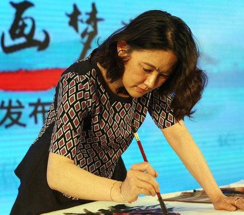 齐慧娟老公,揭秘他的事业与家庭生活